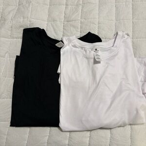 2 BRAND NEW WMNS MEDIUM 90° Degree By Reflex Athletic T-Shirts White/Black